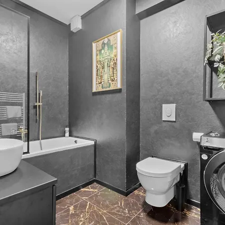 Lam Art Deco Castle View - Ac - Balcony Apartment